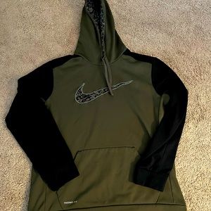 Nike Thermal Fit camo hoodie